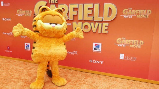 Garfield mascot at LA movie premiere
